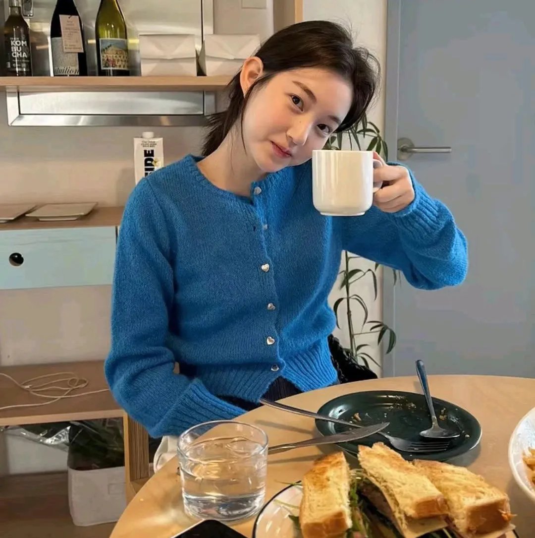 橘衫男子的画像